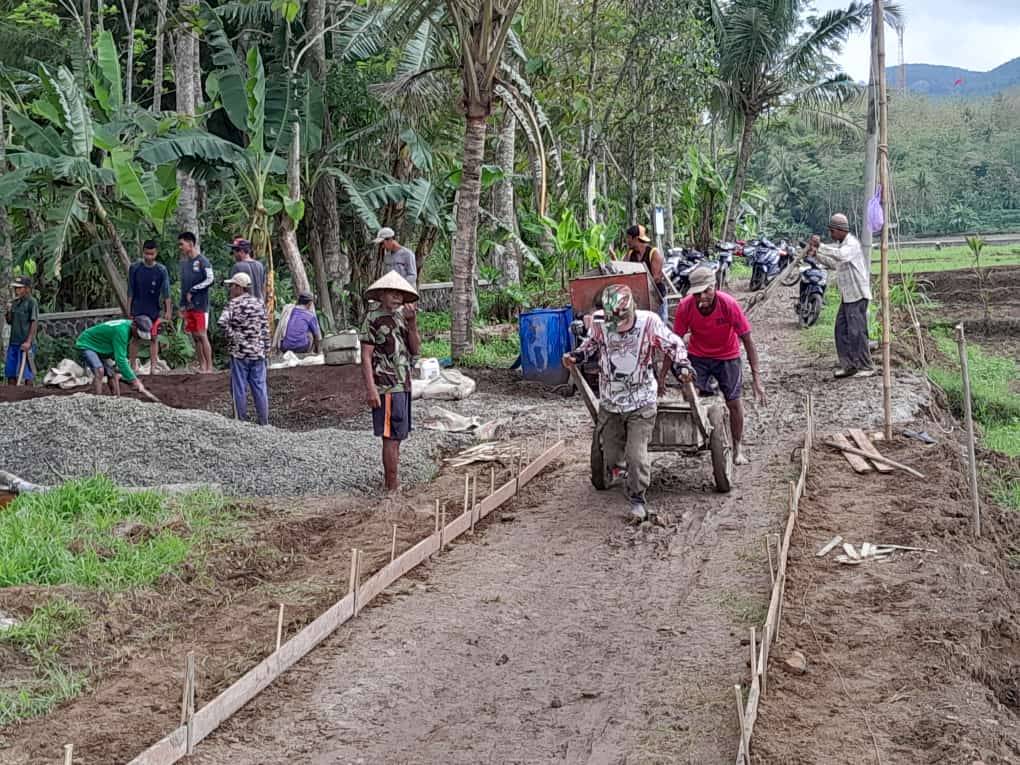 Pembangungan Rabat Beton Jalan Albiso 